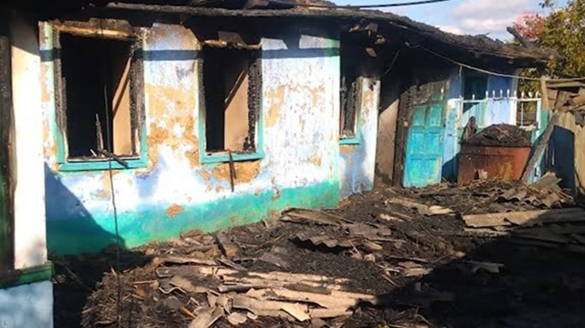 Ослухалась: на Одещині батько підпалив житло бойфренду доньки (відео)