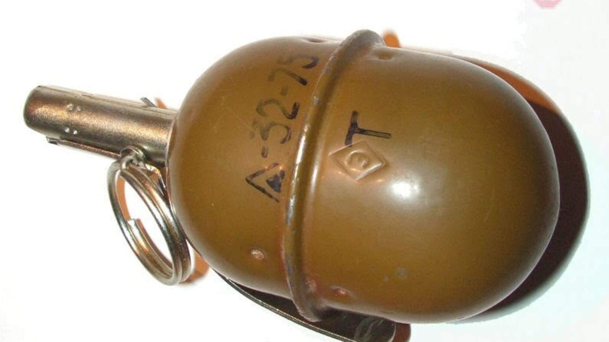 Кинули гранату в будинок депутата: у Рівному поліція шукає злочинців (фото)