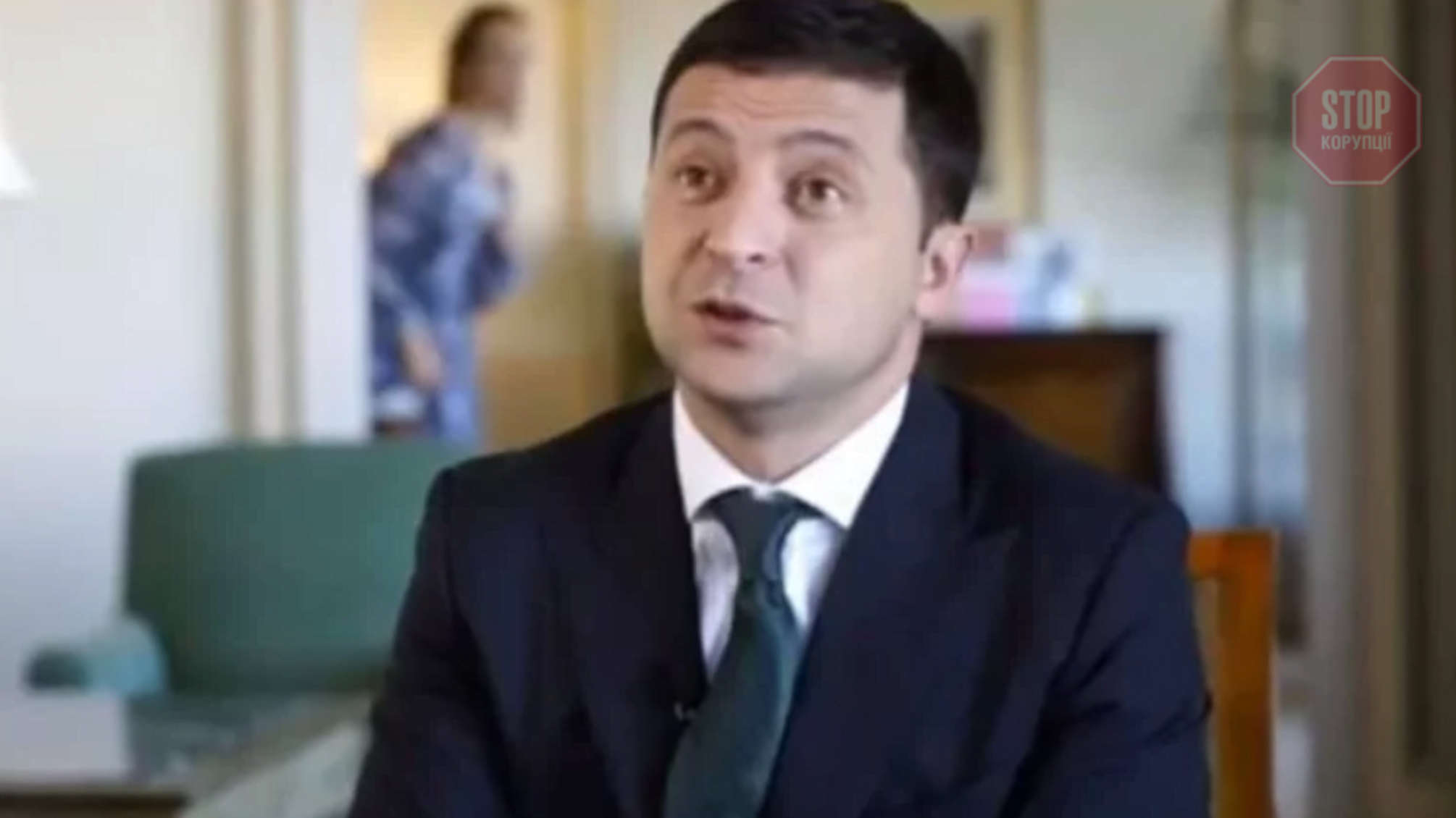 Мендель осоромилася під час інтерв'ю Зеленського в Токіо (відео)