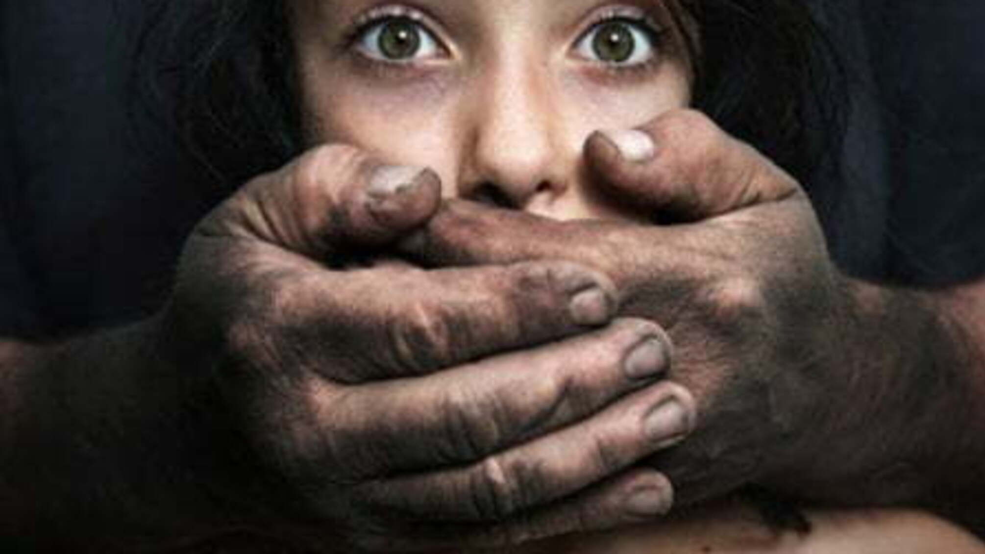 Інтернет-знайомства: в Одесі велика група чоловіків зґвалтувала двох дівчат-підлітків