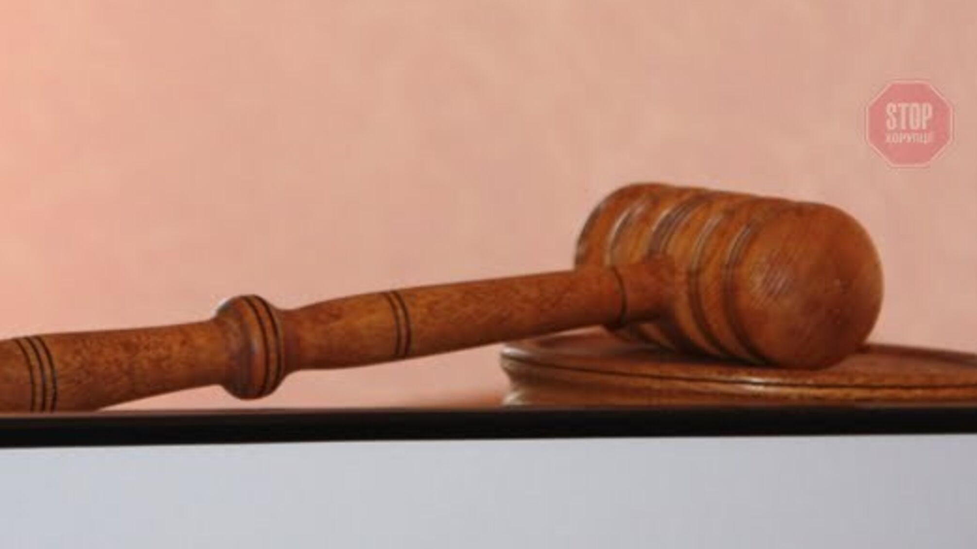 На Хмельниччині податківця спіймали на хабарі