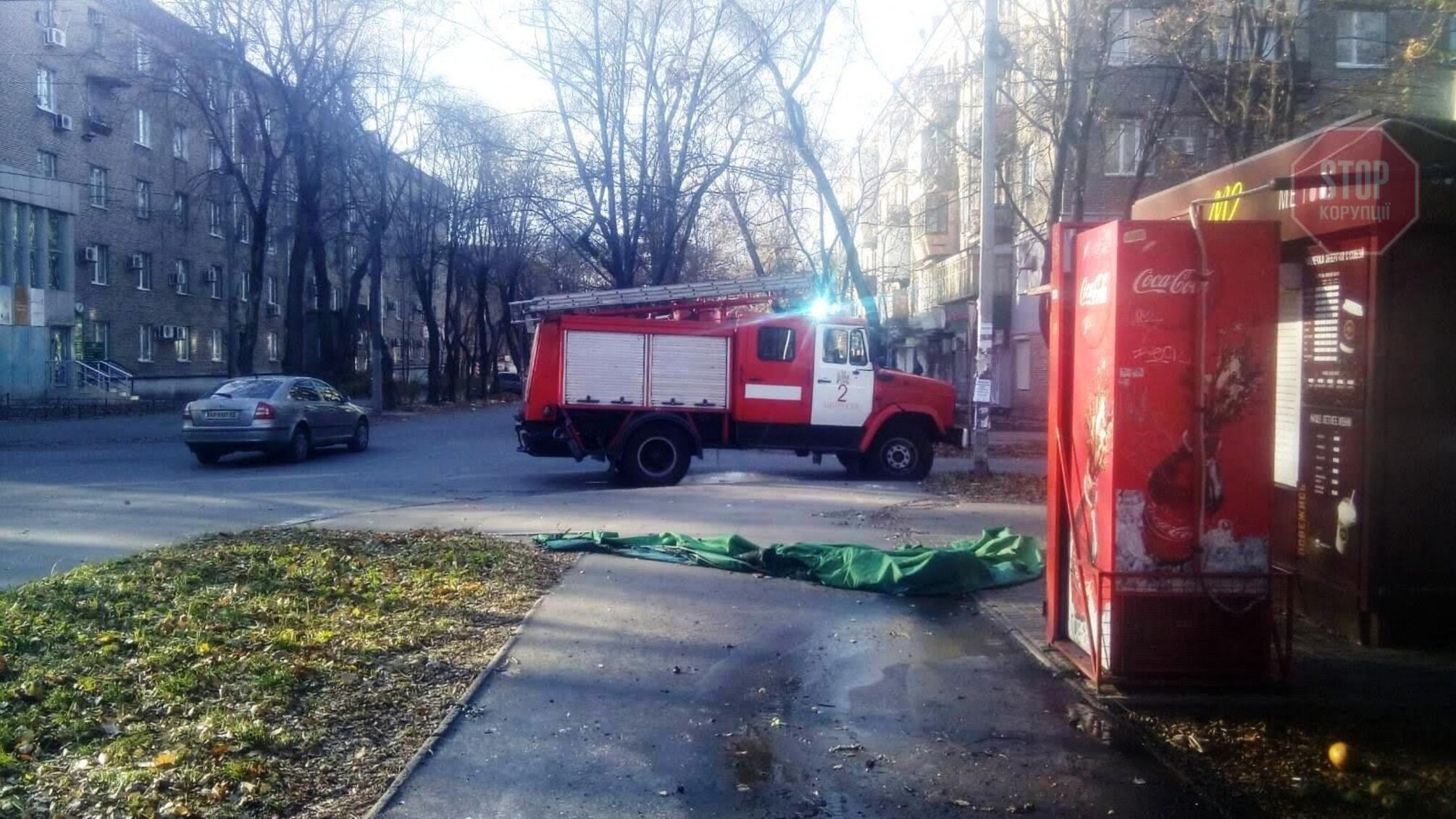 У Запоріжжі чоловік згорів у торговельному наметі (фото)