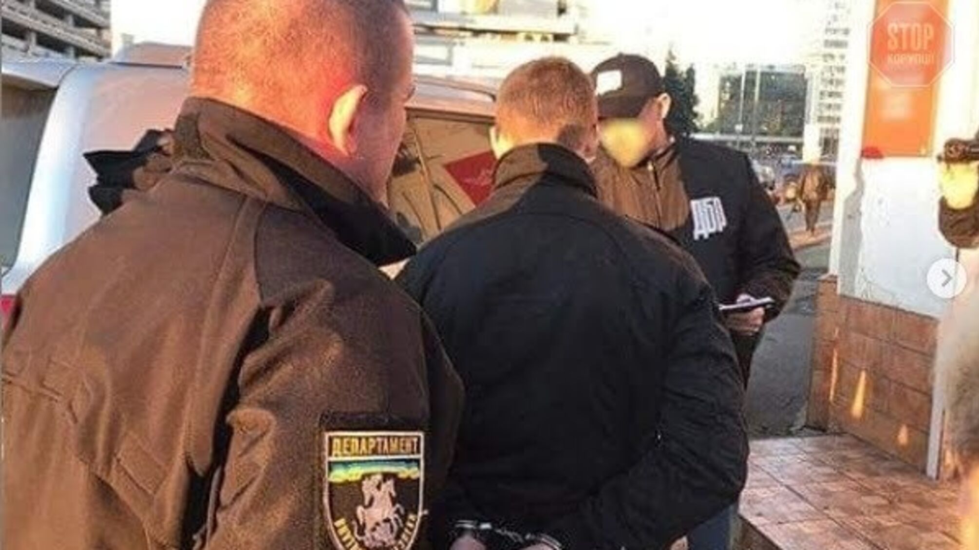 У столиці 'на гарячому' затримано копа-хабарника (фото)
