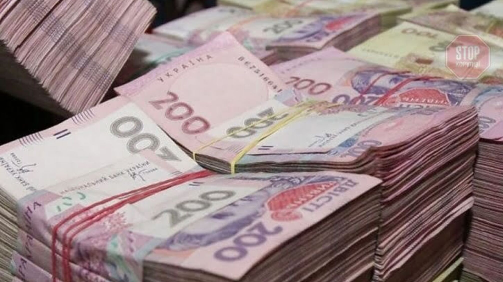 Півмільйонний збиток від фінансових махінацій в ліцеї: у Дніпрі судять головного бухгалтера