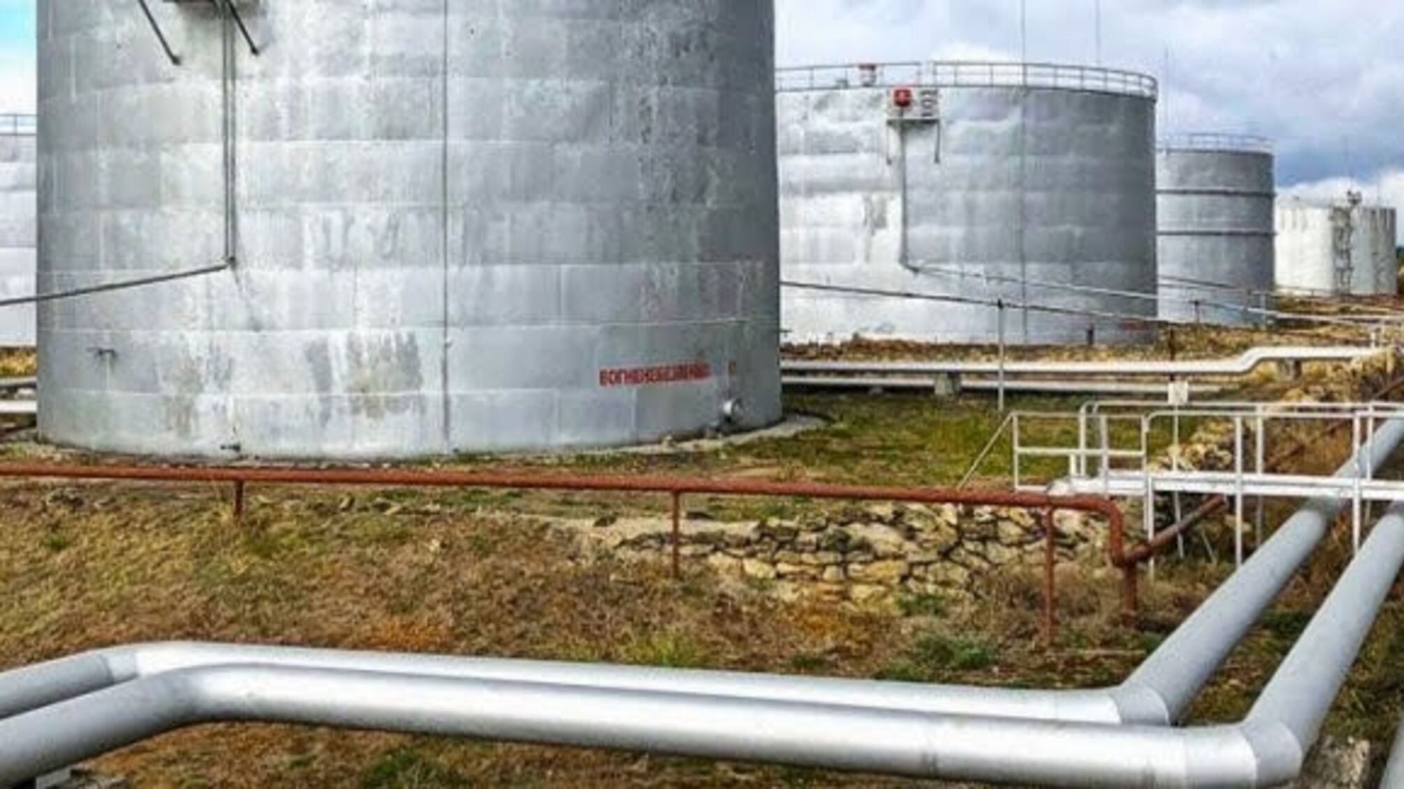 Зеленського просять з’ясувати, хто насправді купив Херсонську 'нафтоперевалку'