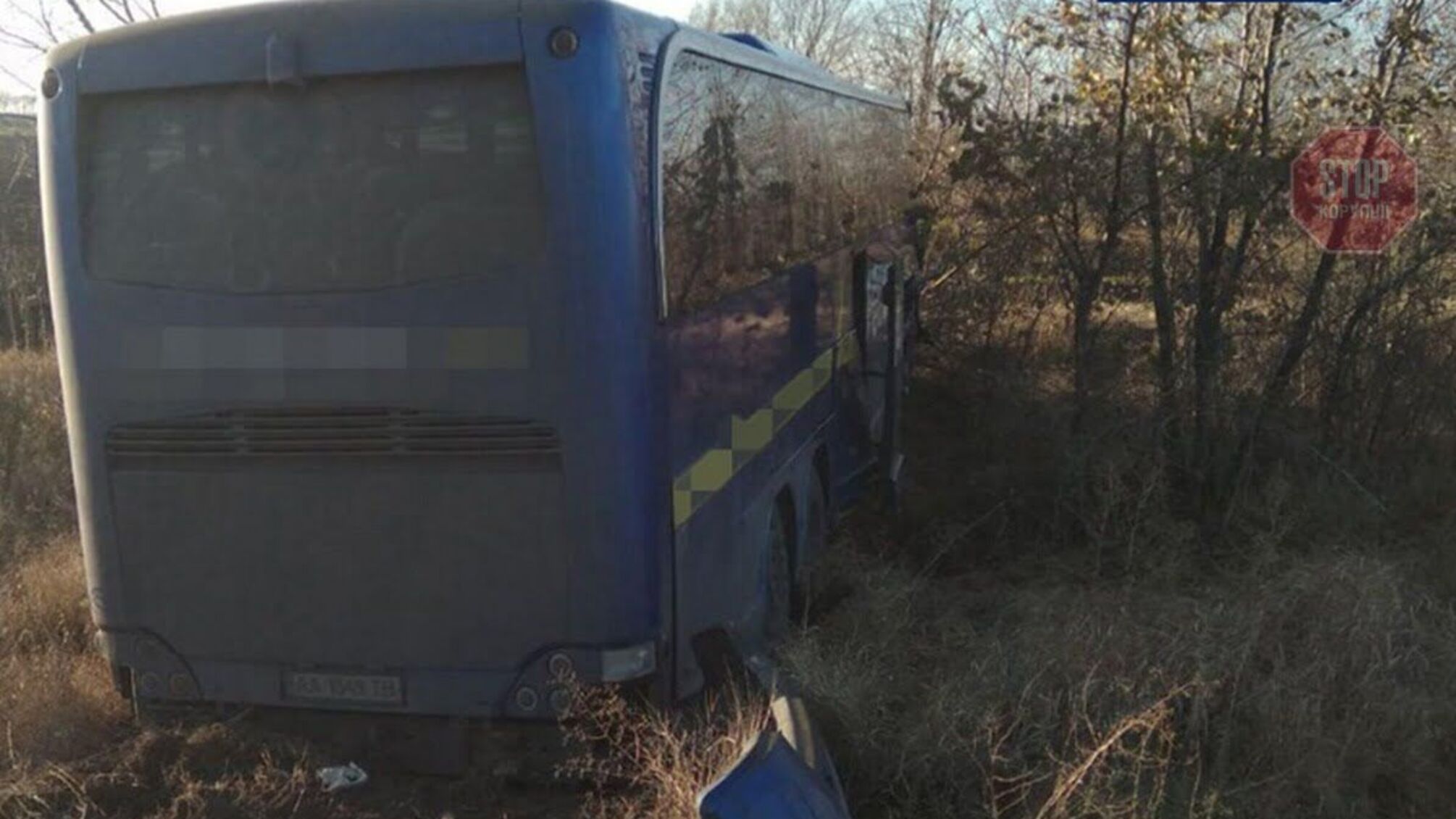Масштабна аварія на трасі Київ-Харків: автобус з 32 людьми на борту не розминувся з вантажівкою