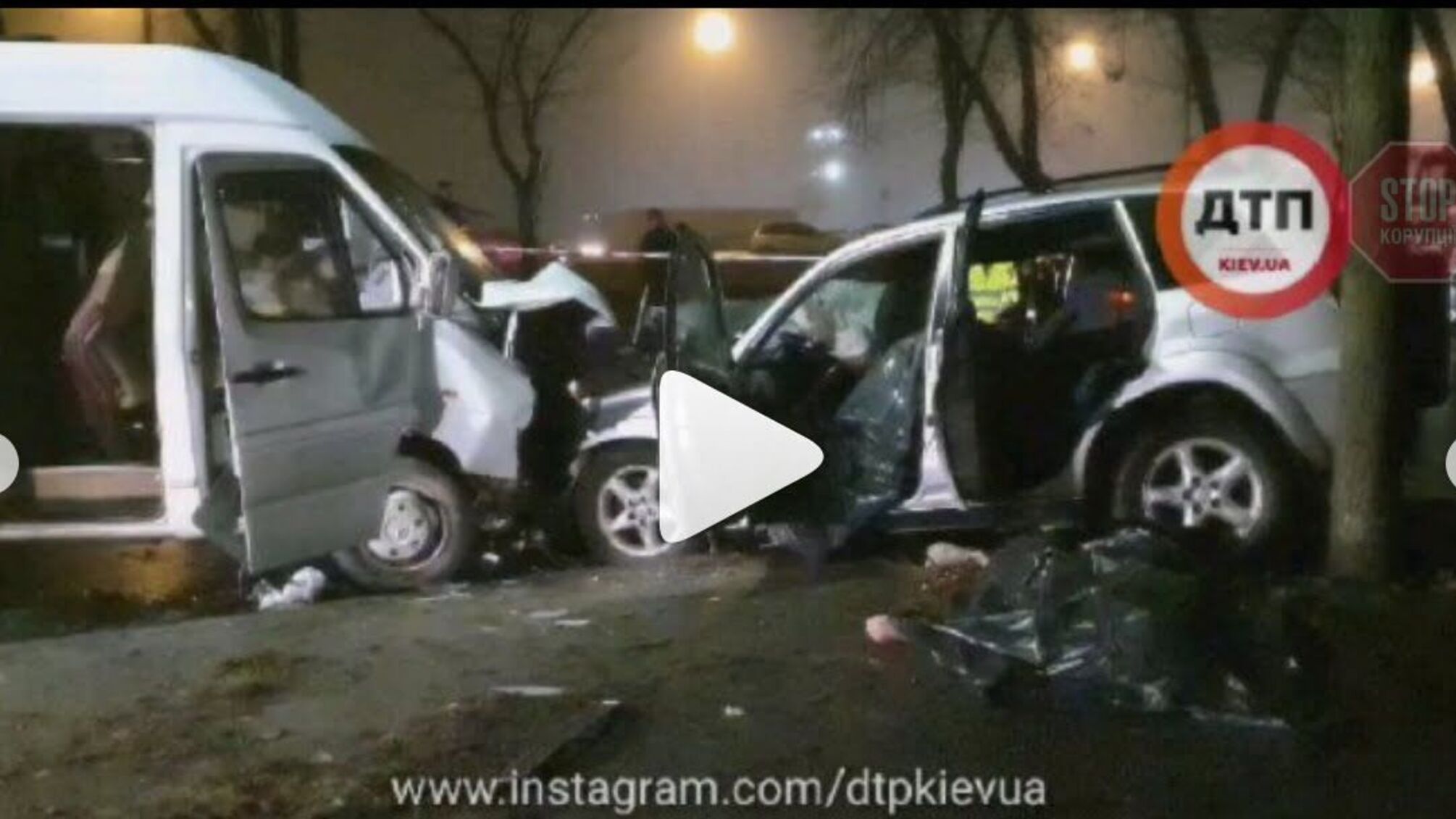 У Києві Toyota протаранила маршрутку, є жертви (фото)