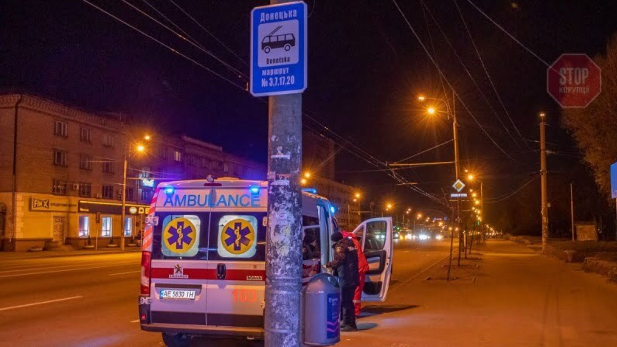 Зайшов у тролейбус та помер: у Дніпрі поліція розслідує обставина смерті (фото)