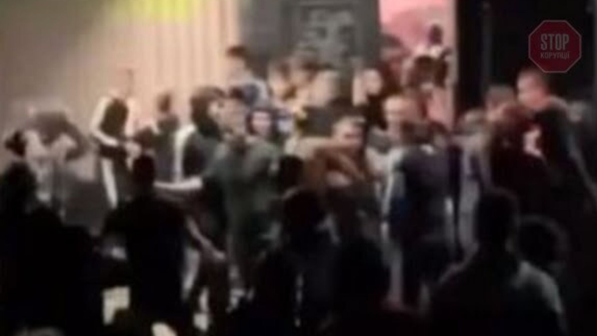 У Харкові сталась масова бійка через дівчину (відео)