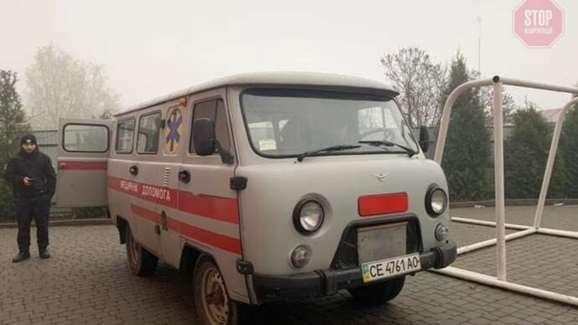 У Чернівцях чоловік скоїв суїцид в школі (фото)