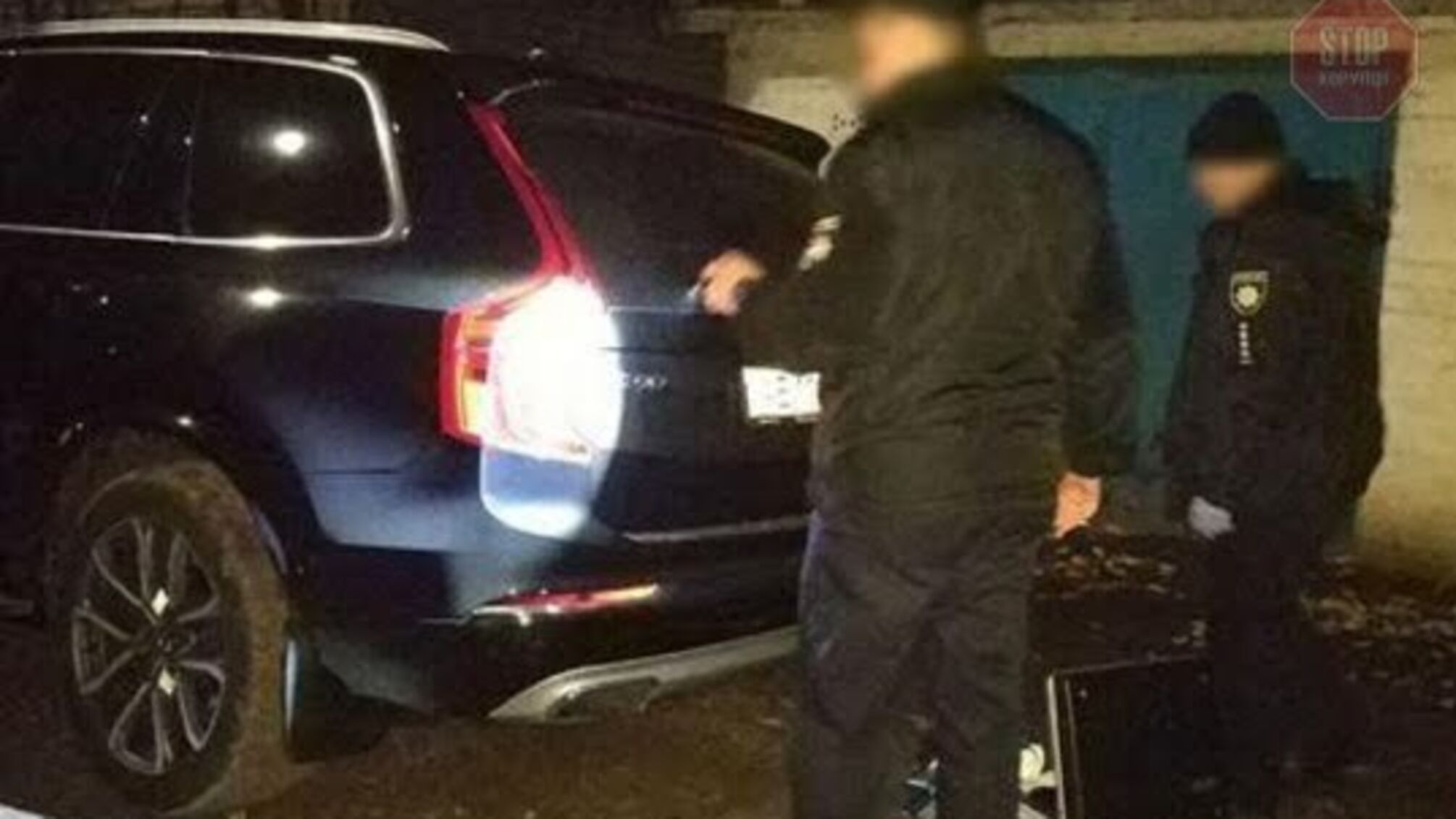 На Дніпропетровщині перехожий розстріляв автомобіль через відмову водія випити з ним