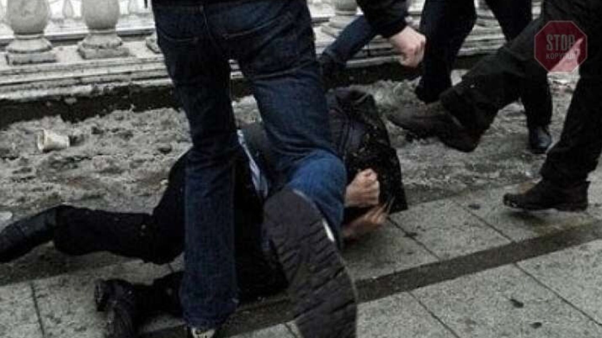 “Заради розваги”: на Одещині двоє хлопців жорстоко побили перехожого