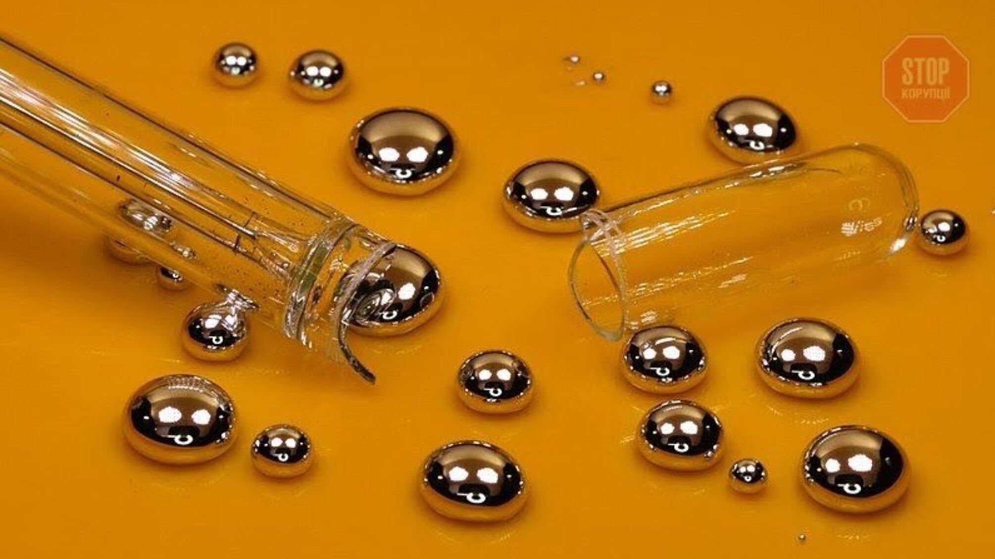 Небезпечна знахідка: на трамвайній зупинці в Одесі виявили пляшку ртуті