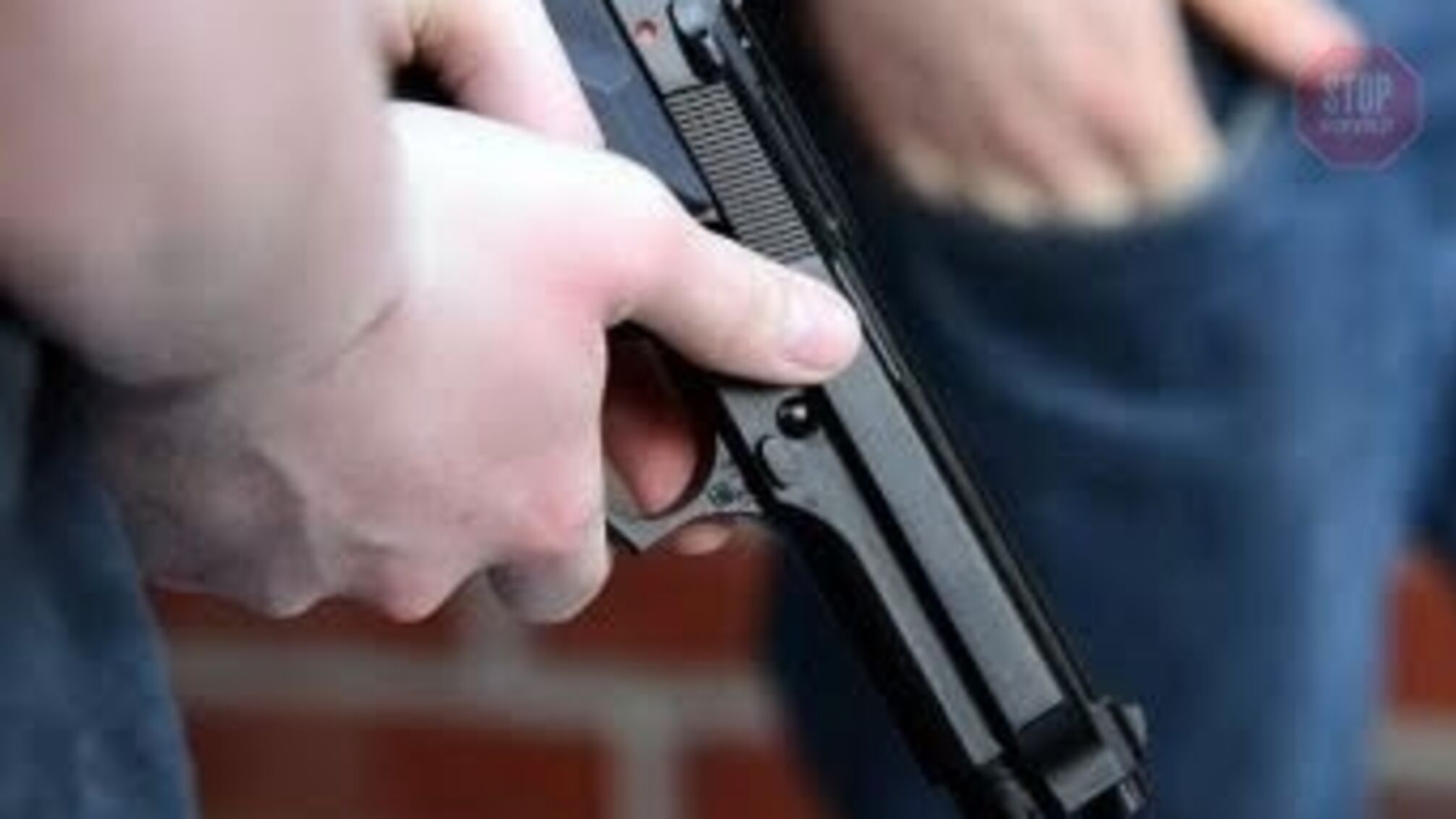 Підліткова перестрілка: у Херсоні два хлопці не поділили дівчину