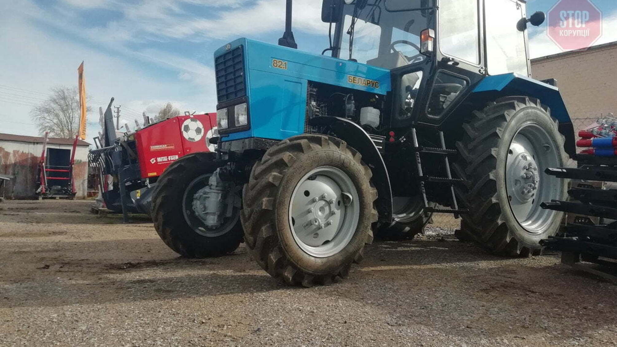 На Хмельниччині дитина загинула під колесами трактора