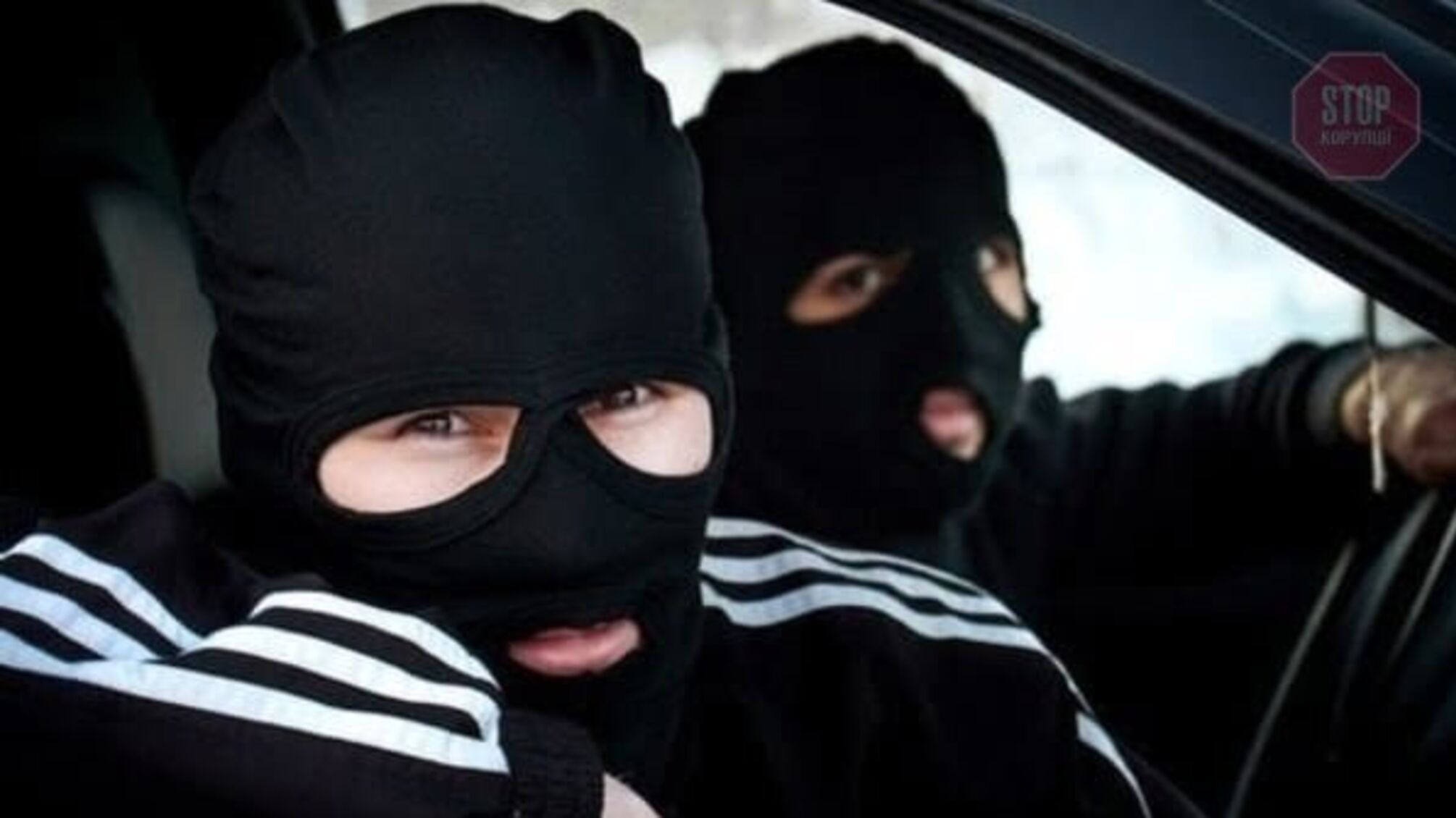 Побили та запхнули у підвал: на Буковині невідомі здійснили розбій на подружжя (фото, відео)