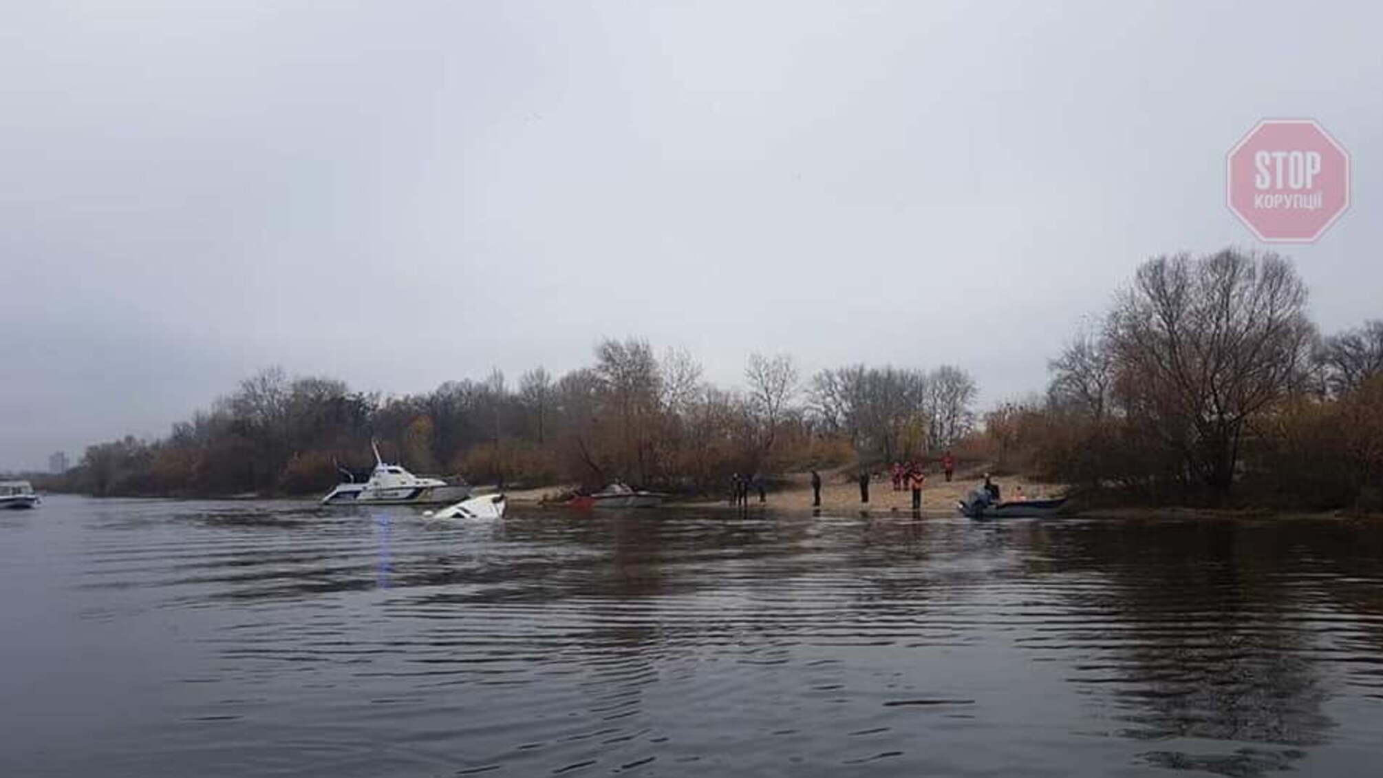 У столиці затонула приватна яхта