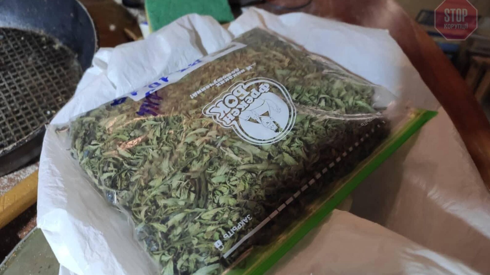 На Полтавщині поліцейські вилучили близько 700 грамів канабісу у місцевого мешканця (фото)