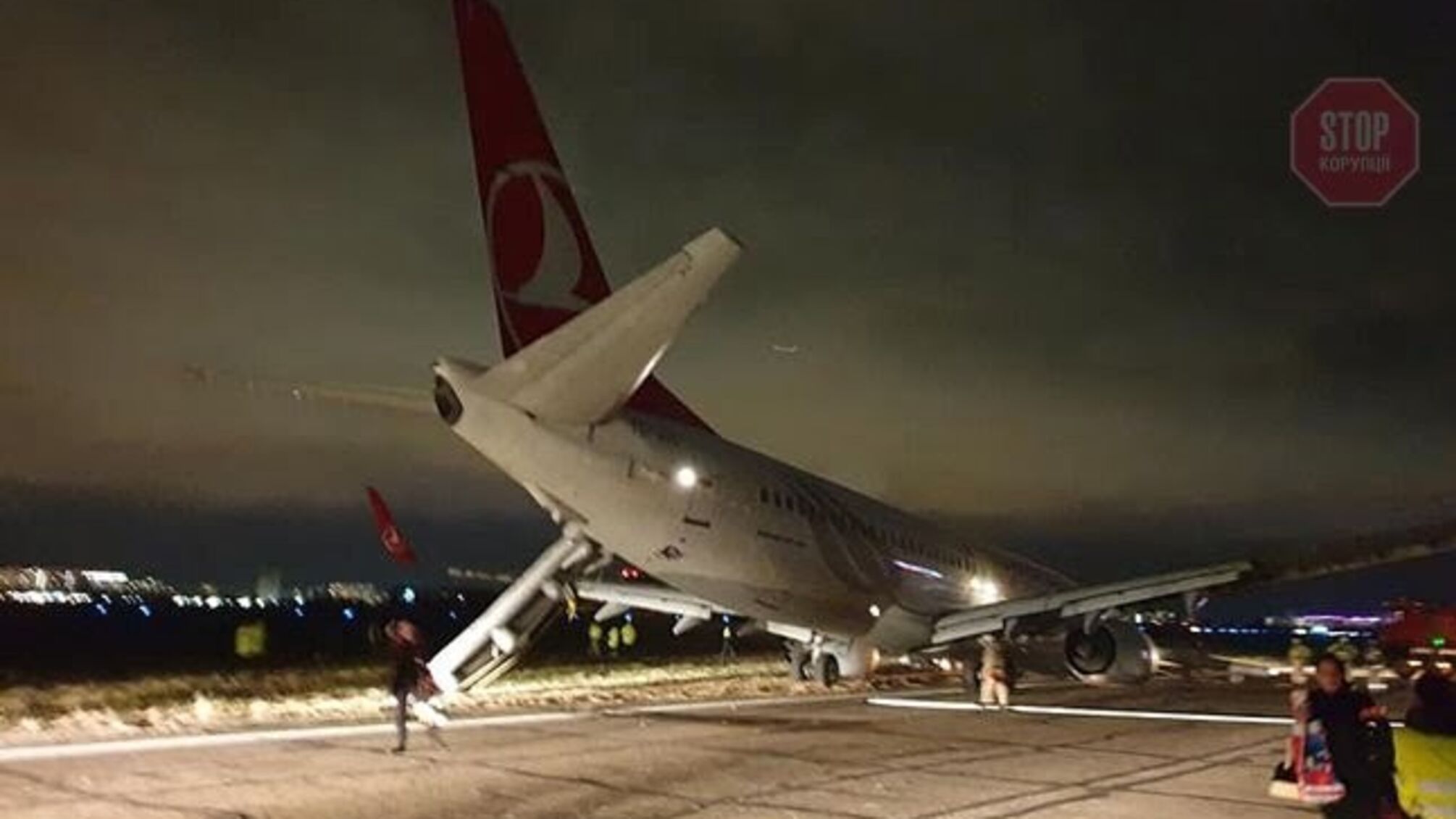 Подробиці жорсткої посадки 'Боїнга' в Одесі: 'Панікували всі, навіть члени екіпажу' (відео)