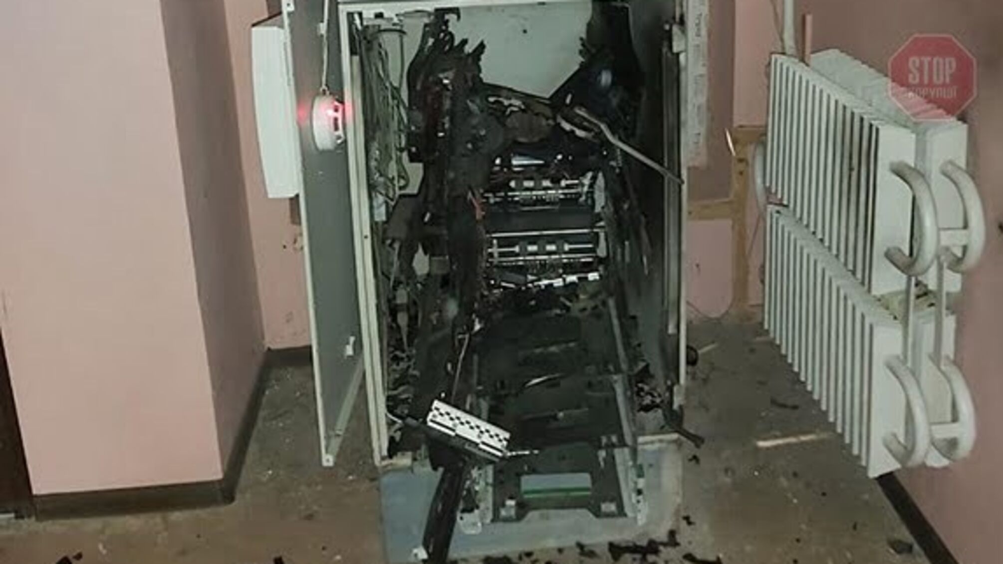 На Харківщині невідомі підірвали банкомат (фото, відео)
