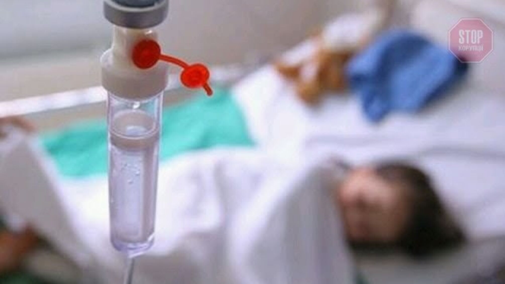 Пригостили цукерками у школі: на Рівненщині потруїлися діти