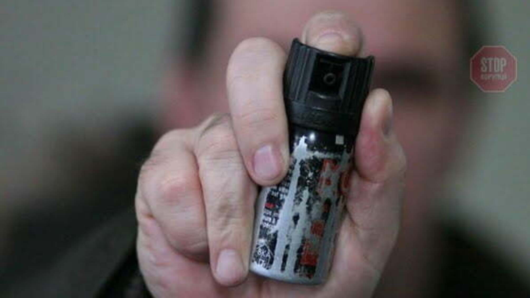 У Києві невідомі розпилили газ в обличчя юристу: поліція шукає нападників (фото)