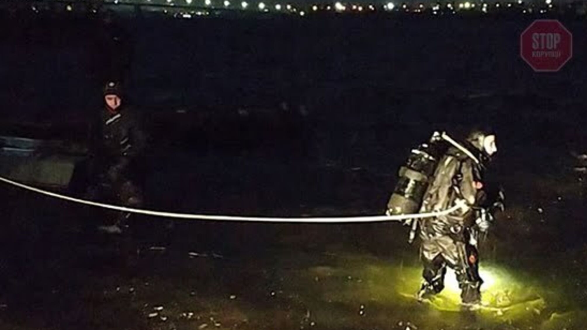 Порибалили: у Дніпрі потонув мікроавтобус (фото, відео)