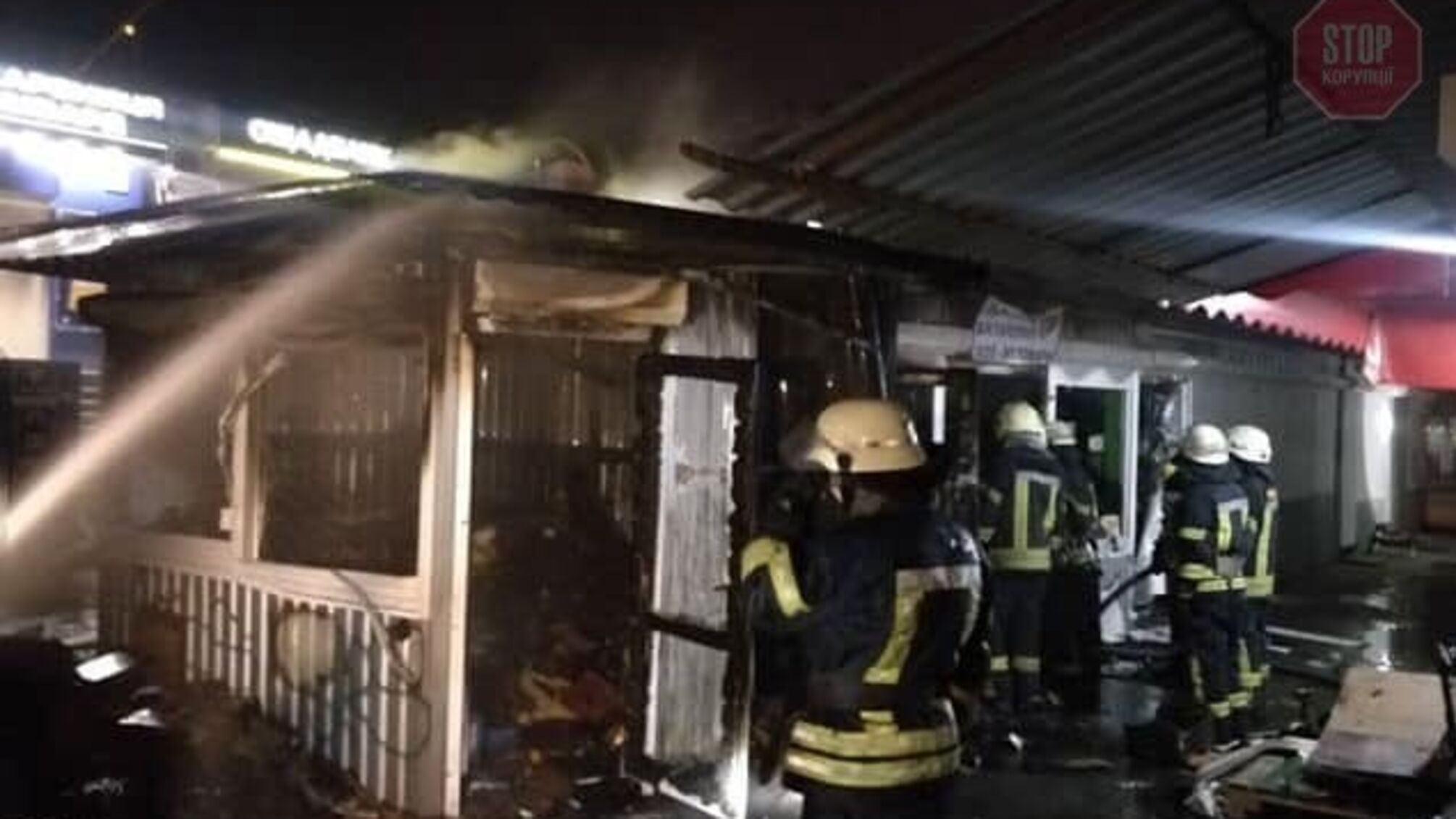 На Троєщині у Києві горів ринок