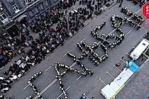 «СМОЛІЙ, РОЖКОВА = ГАНЬБА!»: понад тисячу активістів продовжують флешмоб за відставку корупціонерів (відео)