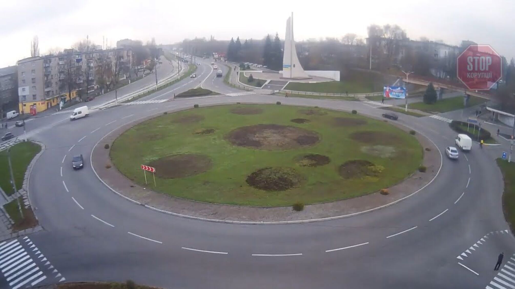 Трамвай протаранив автівку: на Дніпропетровщині сталася ДТП (відео)