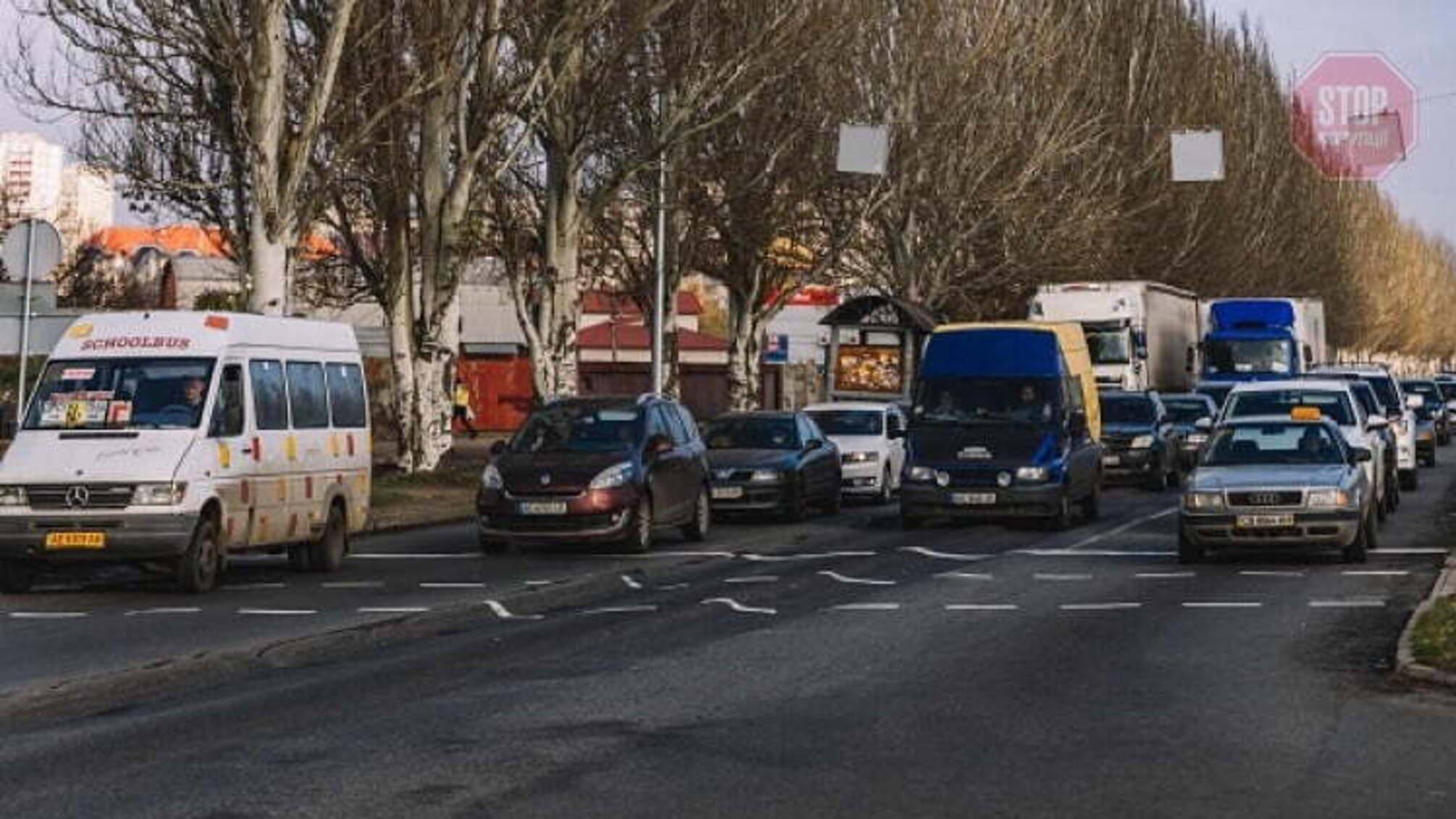Слалом для водіїв: у Дніпрі за пів року після капремонту дорожнє покриття пішло хвилями