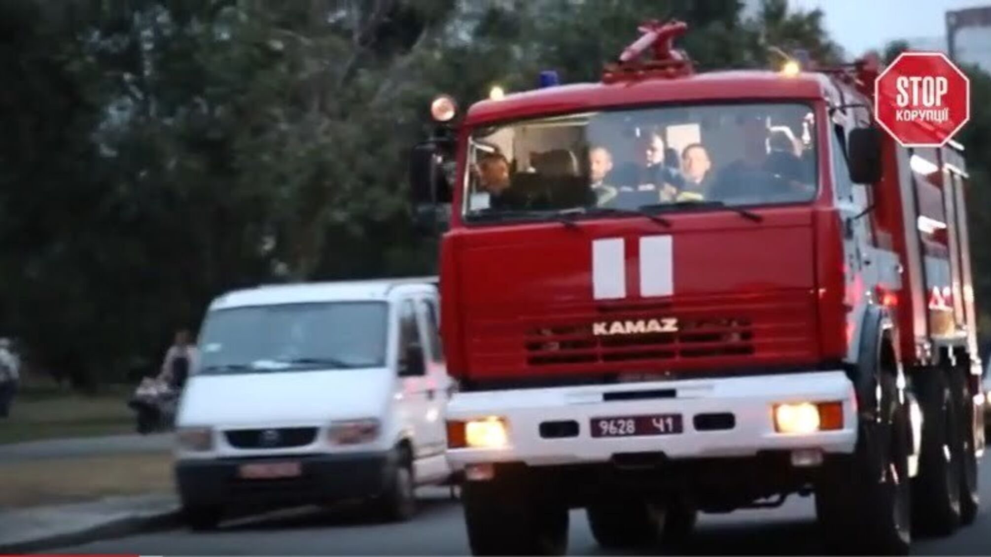 Зранку у центрі Києва згоріла автівка (фото)