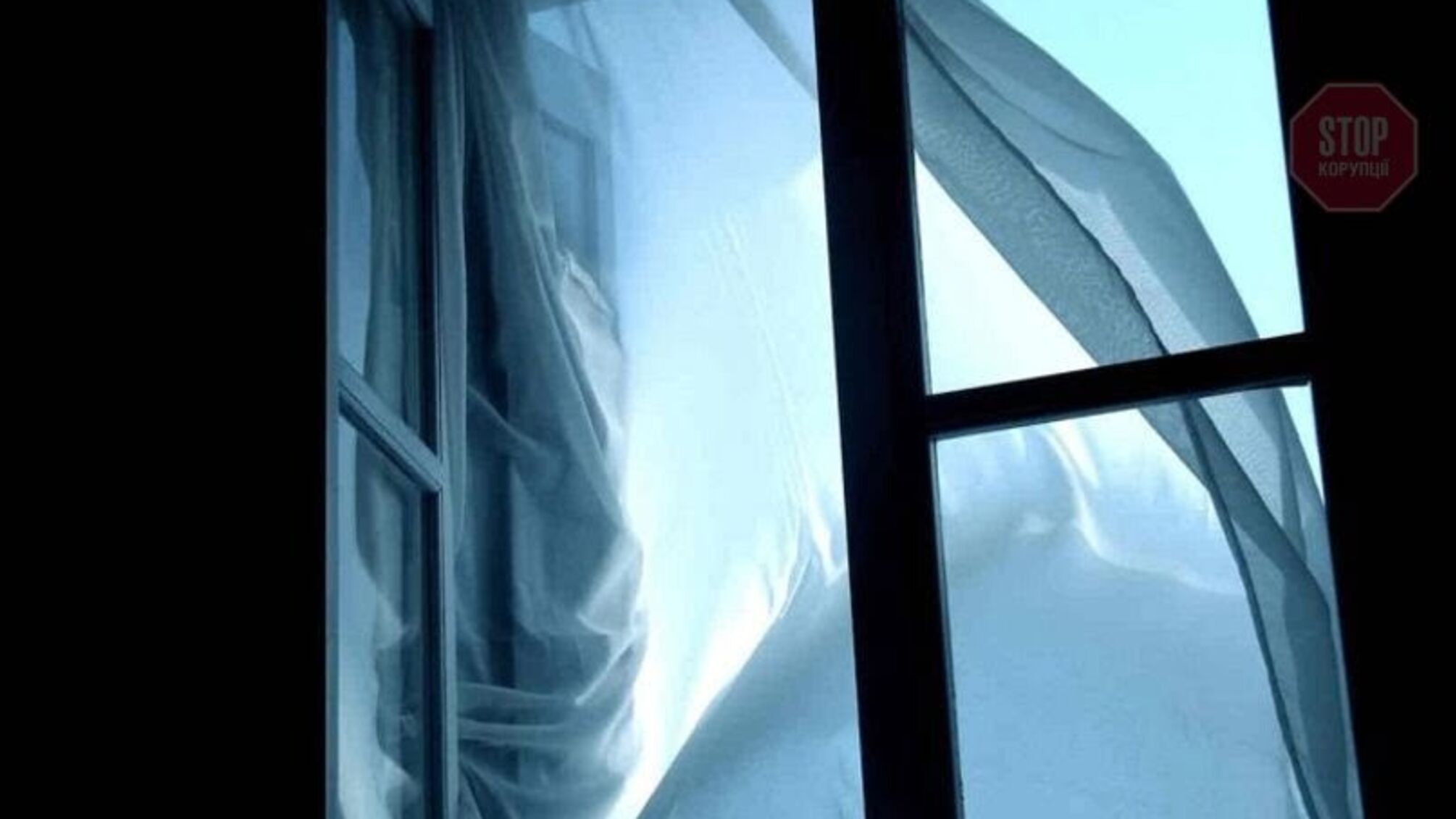 Смерть підлітка: в Києві з вікна багатоповерхівки випала 14-річна дівчинка