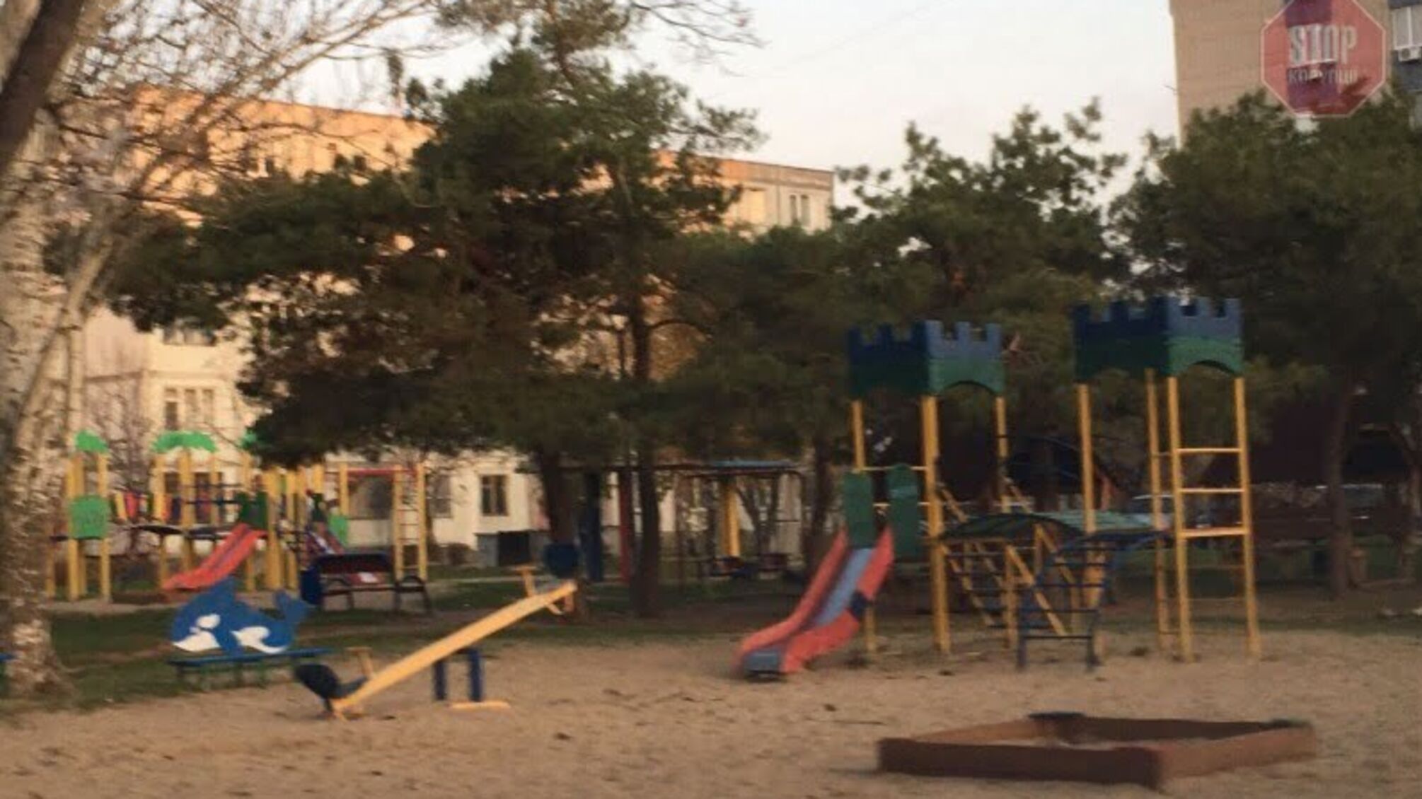 В Енергодарі підліток повісився біля дитячого майданчика