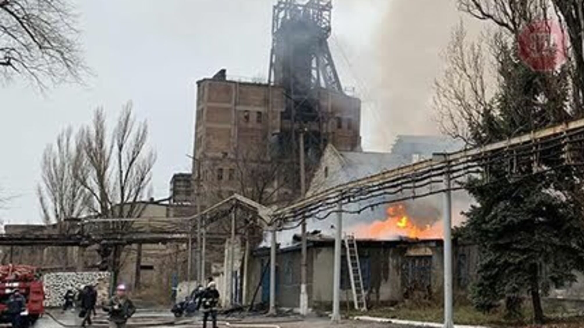 На одній з шахт Донбасу сталася пожежа: подробиці (фото)
