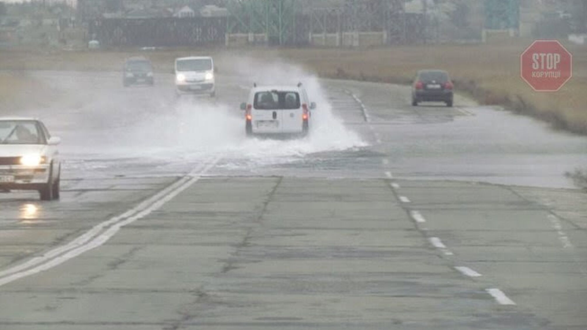 Стихія відрізала Арабатську стрілку від материкової України