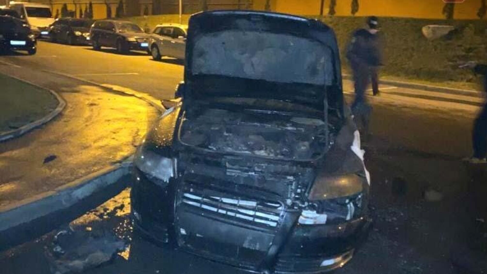 На Рівненщині невідомий підпалив люксову іномарку (фото)