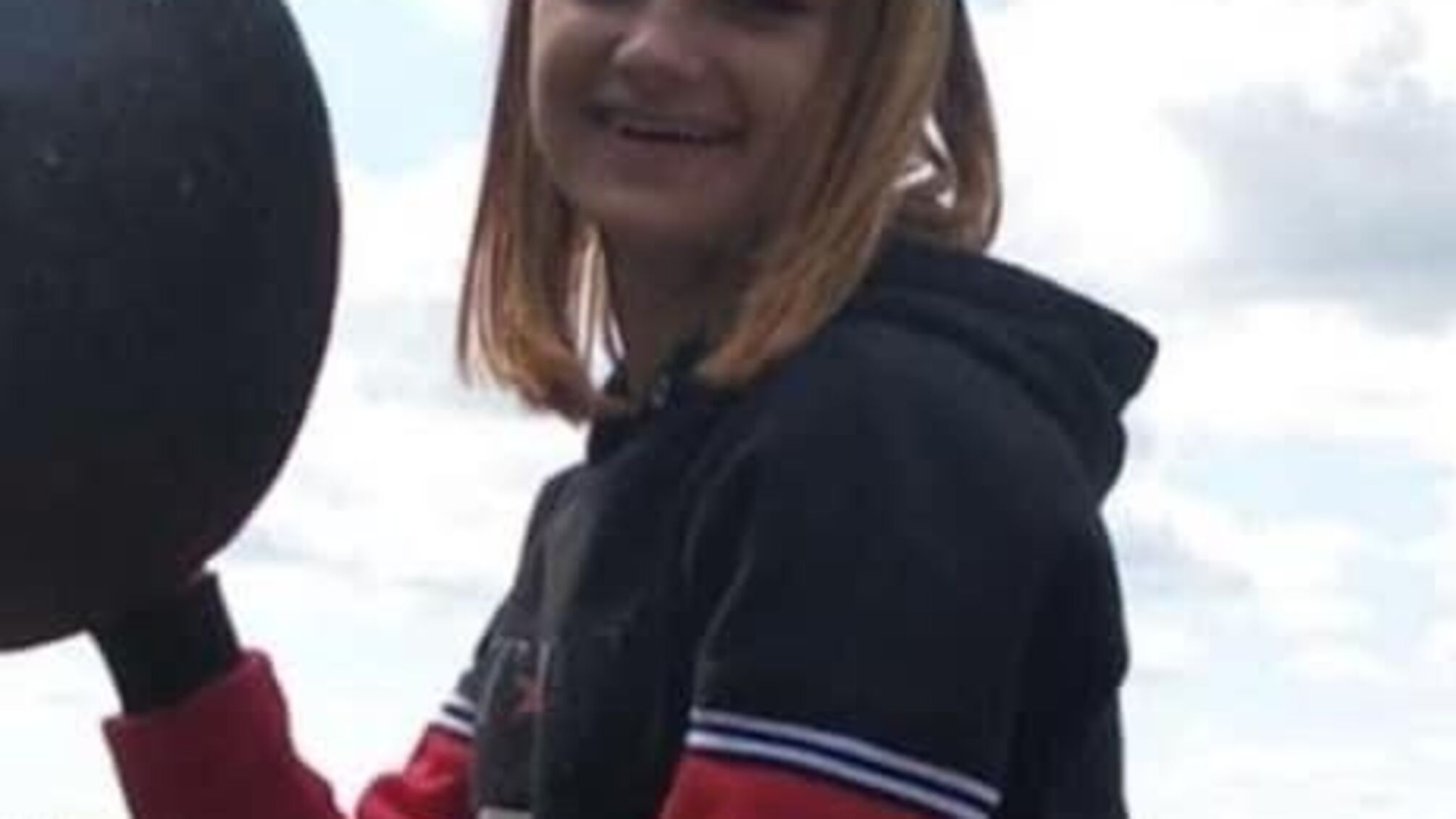 Поблизу столиці зникла дівчина-підліток, оголошено розшук (фото)