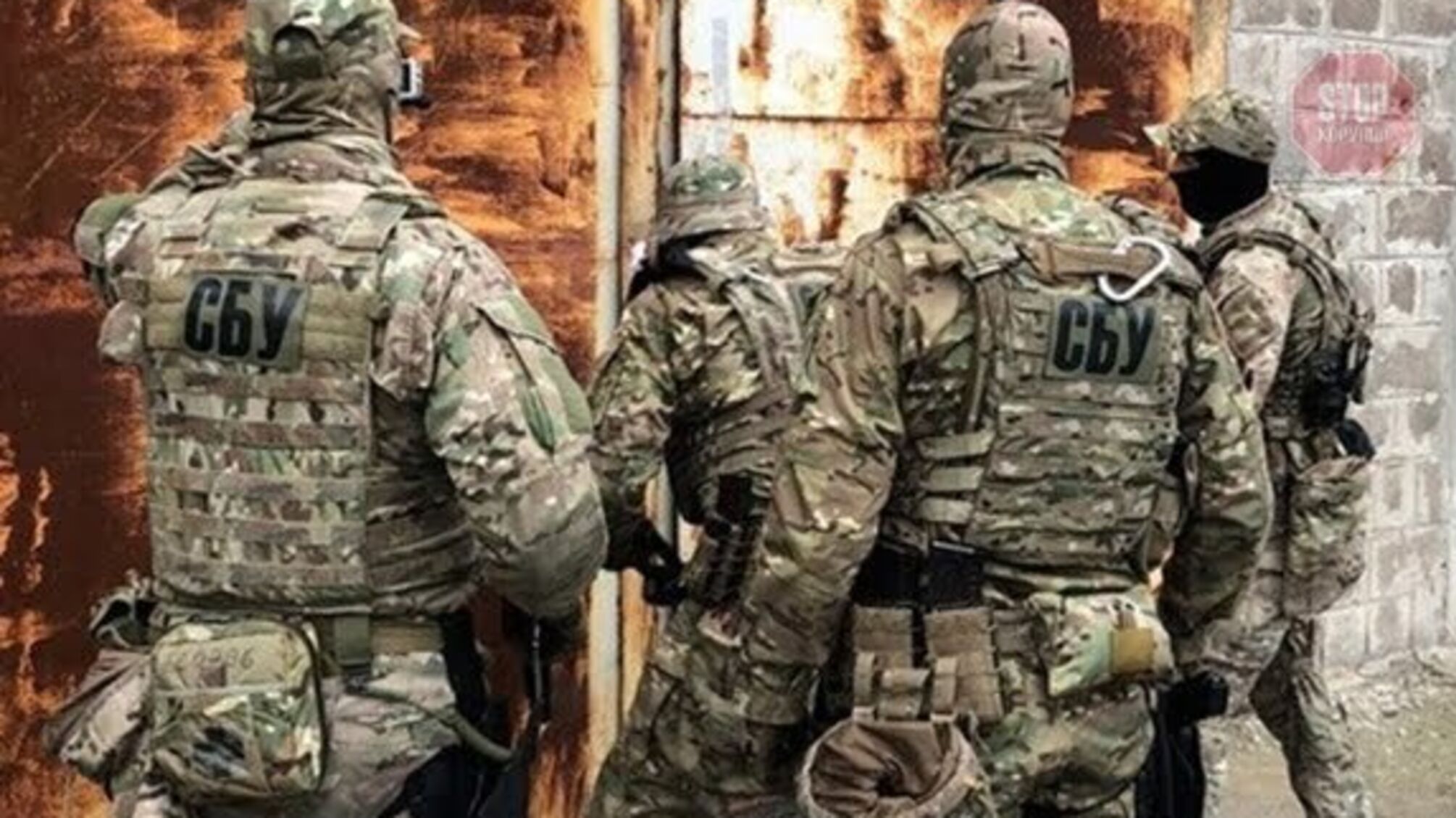 На Дніпропетровщині податківців викрили на сприянні ухиленню від сплати податків тютюновою фабрикою (фото)