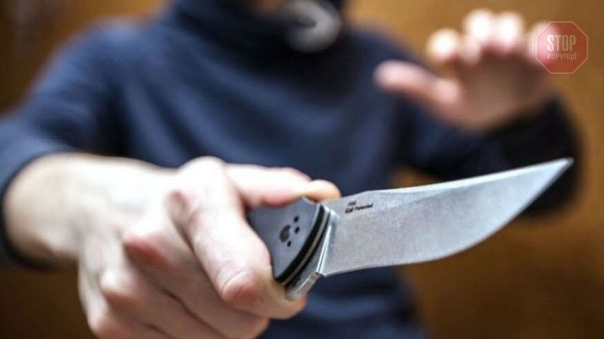 Напали з ножами на пасажирів тролейбуса: в Києві поліція затримала злодіїв (відео)