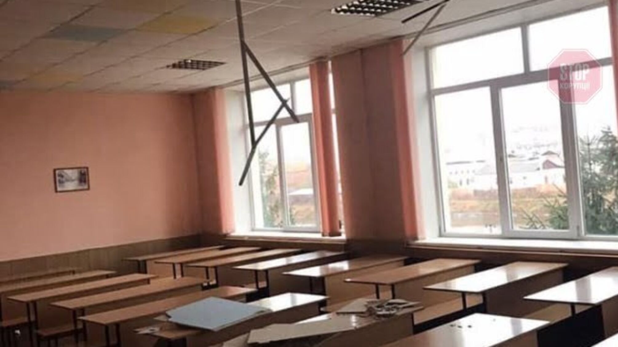 У навчальному закладі Харкова під час лекції обвалилася стеля