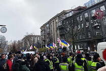 Під НБУ понад півтисячі протестувальників вимагають відставки Смолія (фото, відео)