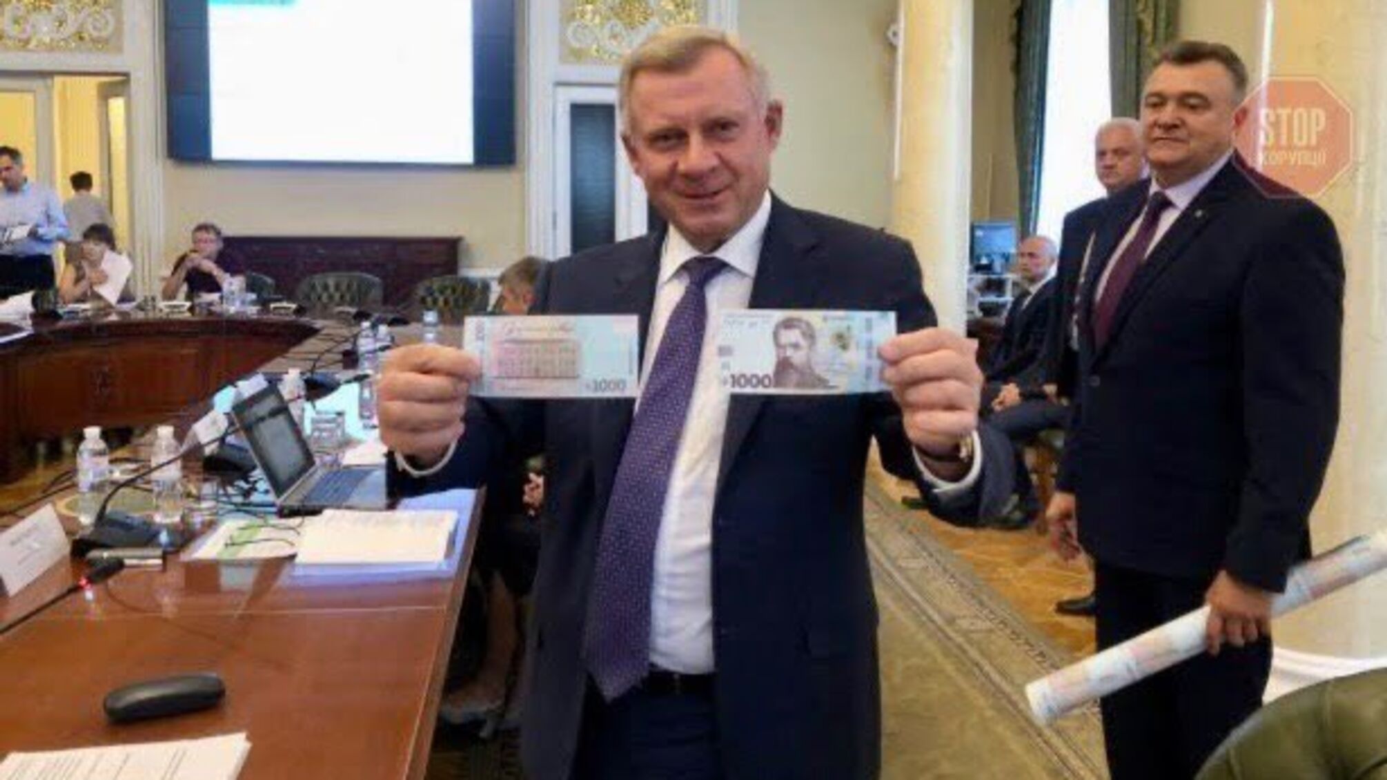 Суд зобов'язав СБУ розслідувати справу про держзраду голови Нацбанку та заступників