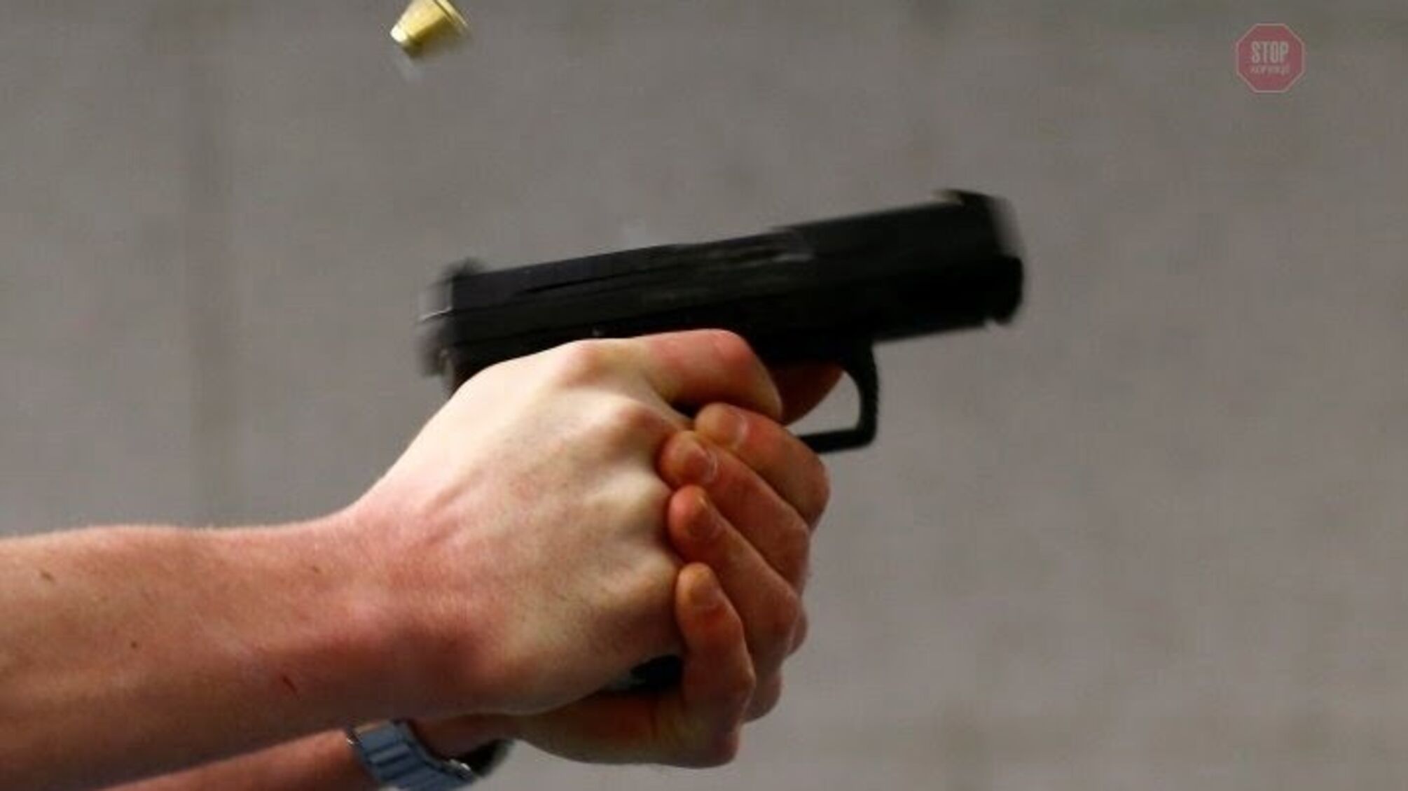 Трагедія в гуртожитку: у Дніпрі хлопець намагався застрелити дівчину і себе