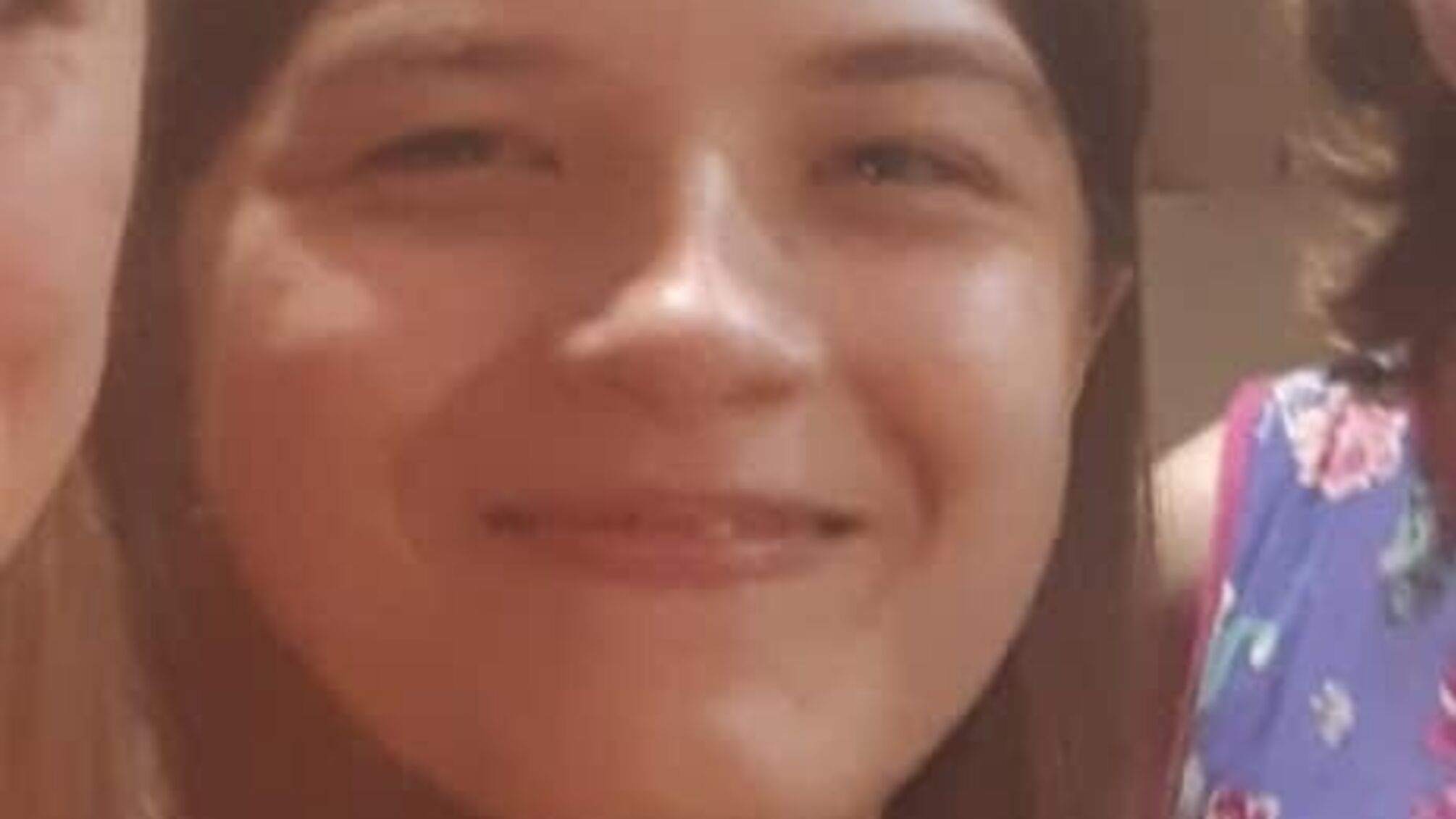 Пішла до школи і не повернулась: у Сумах розшукують 13-річну дівчинку (фото)