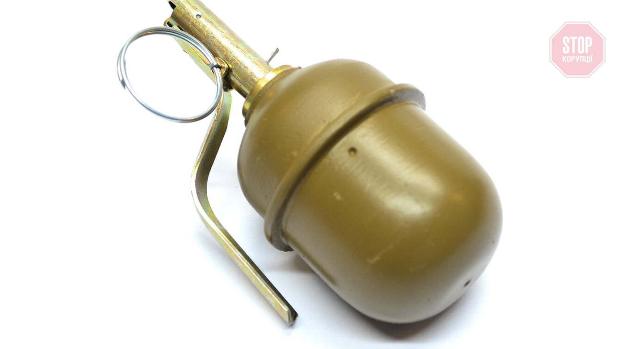 У Запоріжжі на двері квартири невідомі повісили гранату РГД-5 (фото)