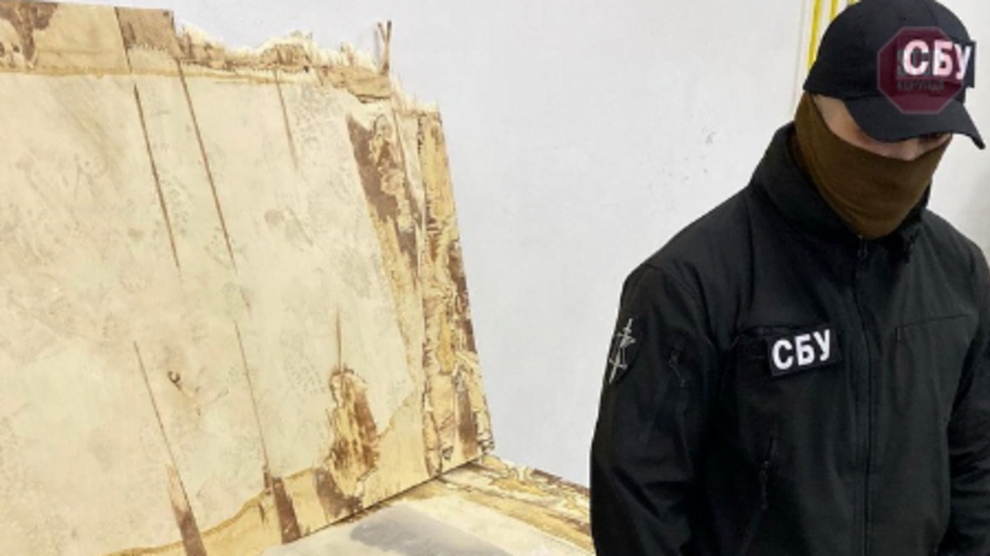 На Закарпатті у листах клеєної фанери знайшли майже 400 кілограм героїну (фото)