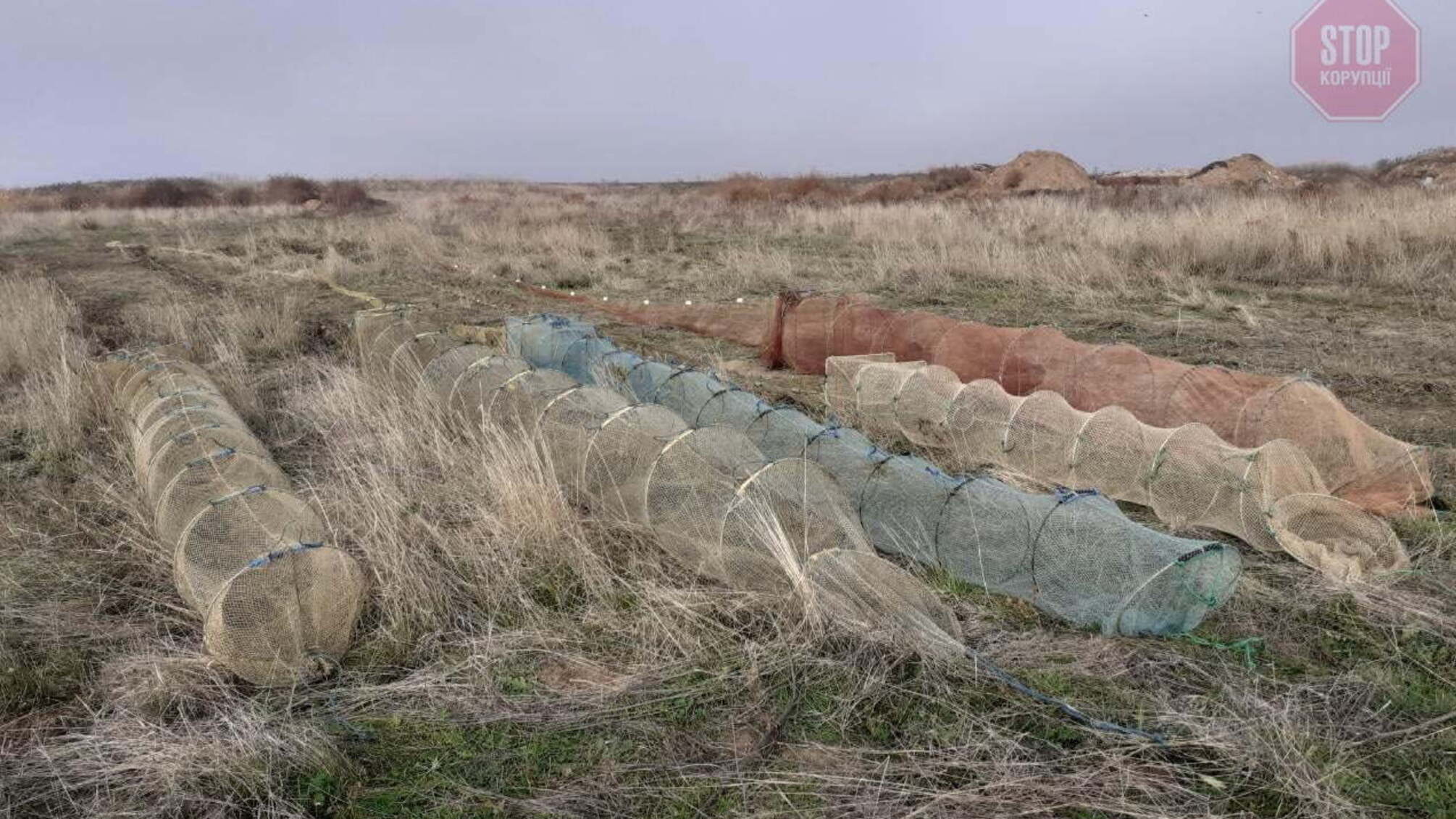 Рибалки поза законом: на Херсонщині водні поліцейські виявили незаконні знаряддя лову (фото)