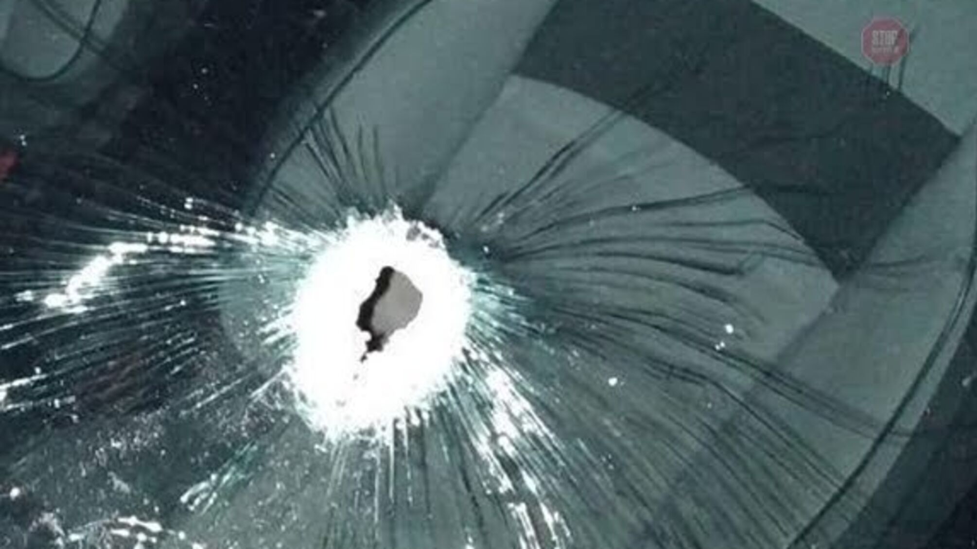 Стріляли по автівці місцевого активіста: жахливий інцидент на Харківщині (відео)