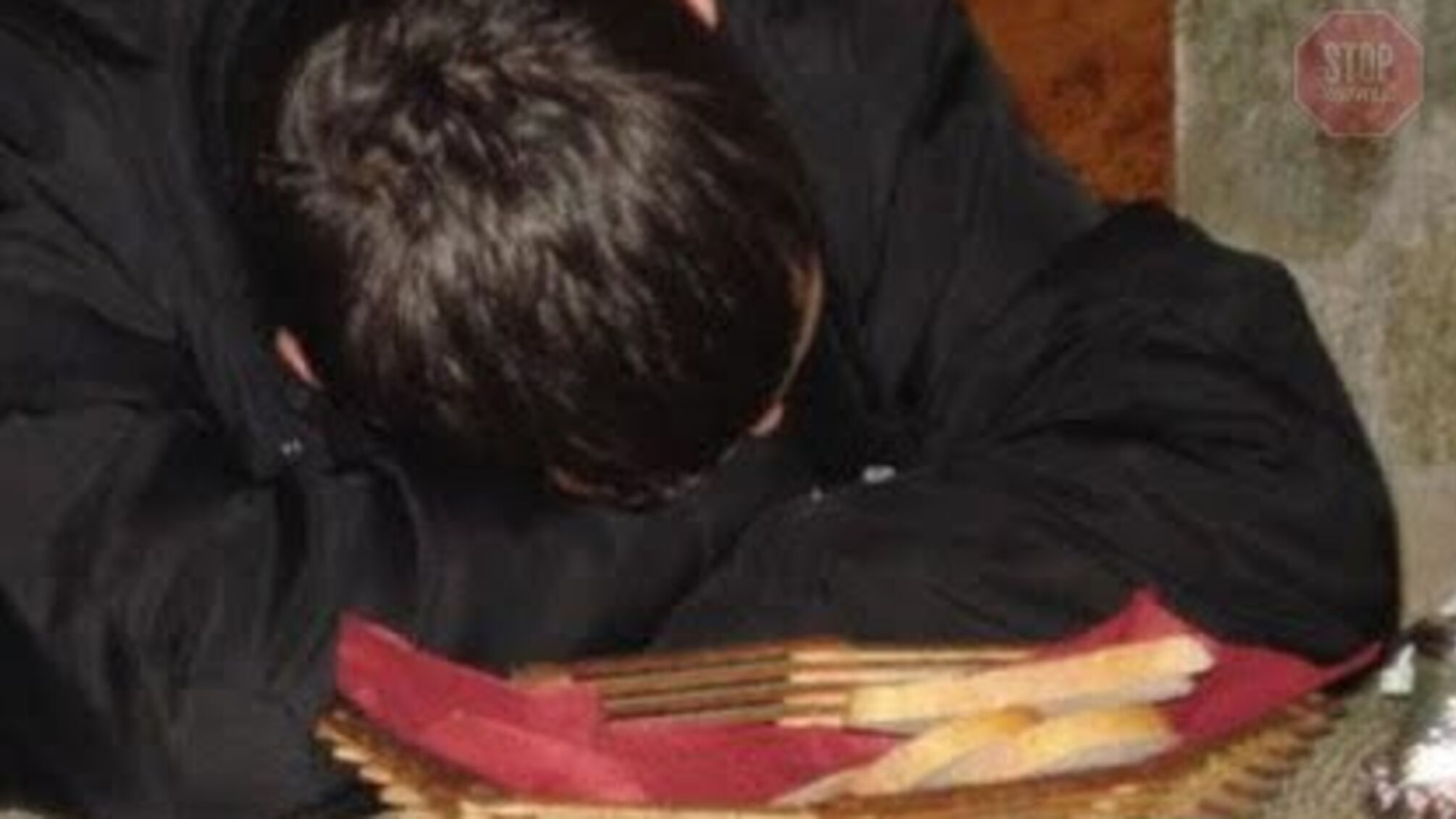 Фатальна вечеря: на Харківщині чоловік помер прямо за столом у гостях (фото)